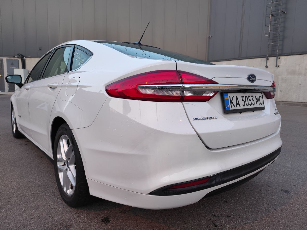 Ford Fusion Hybrid 2016