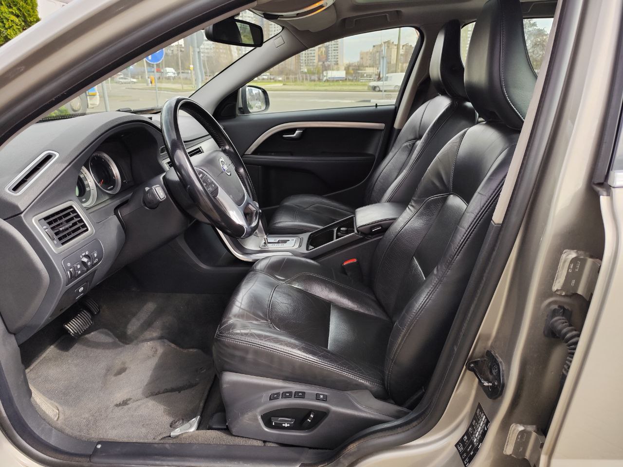 Volvo V70 2010  Momentum