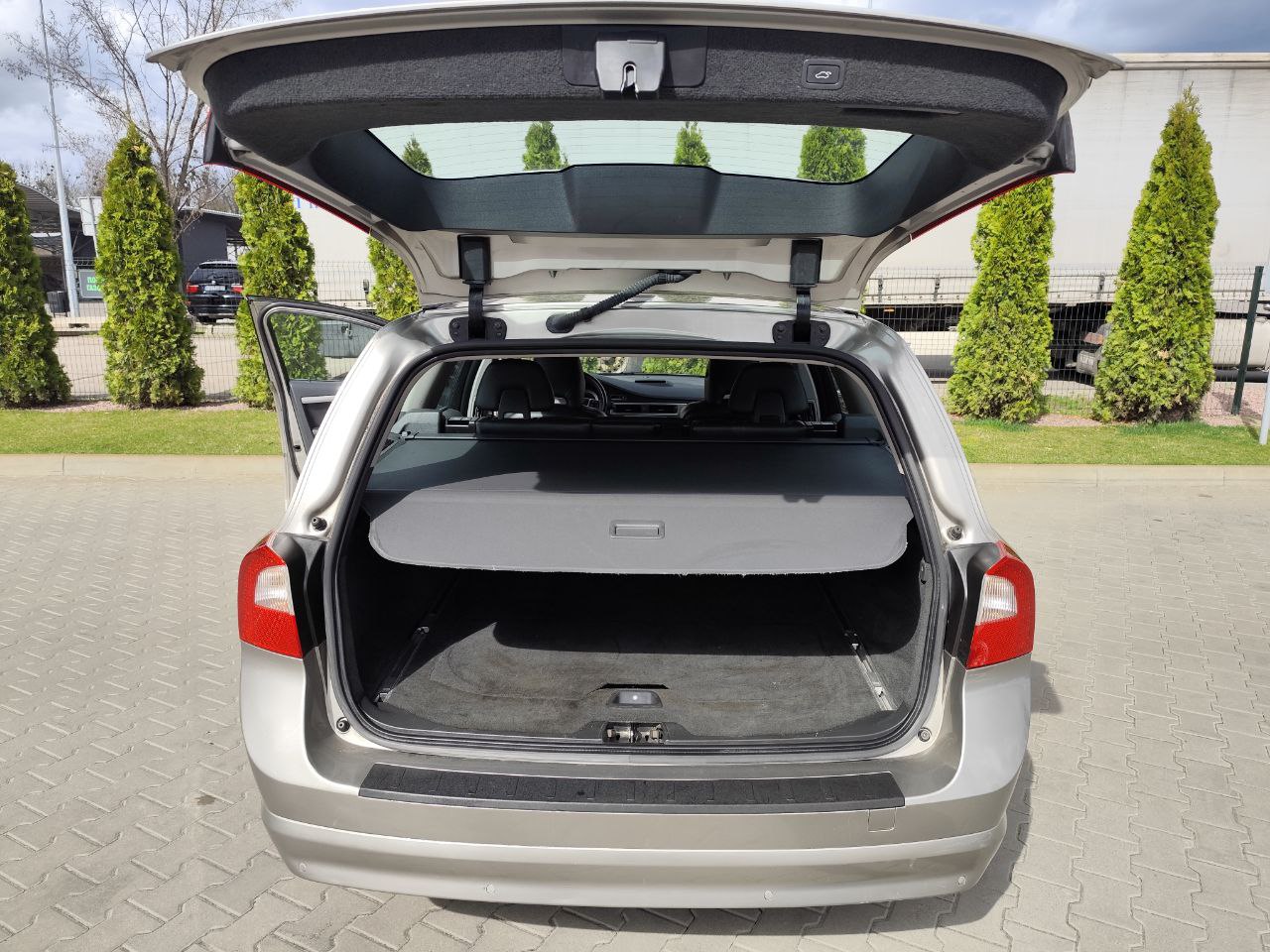 Volvo V70 2010  Momentum