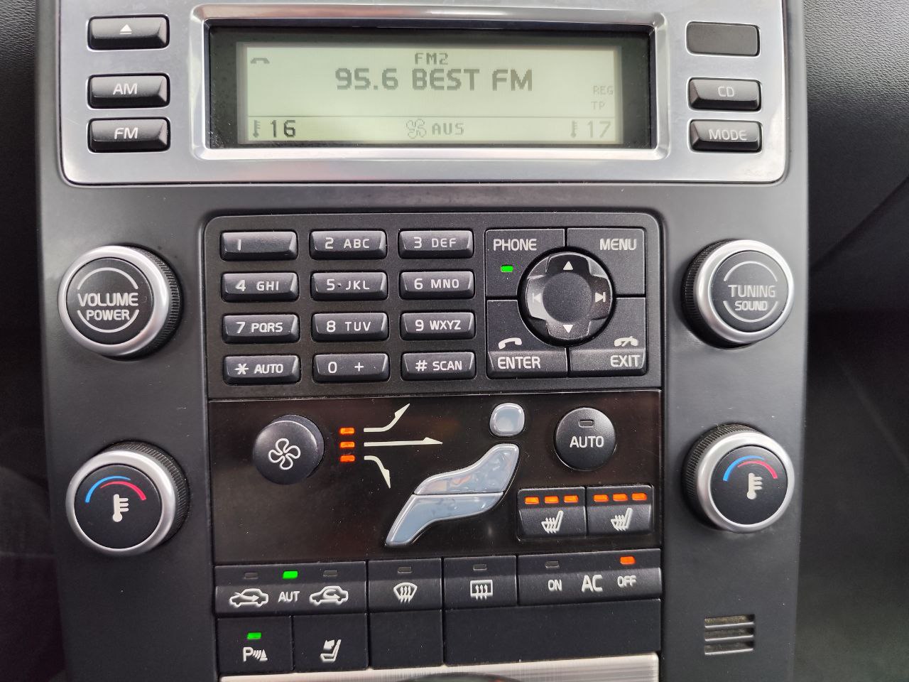 Volvo V70 2010  Momentum